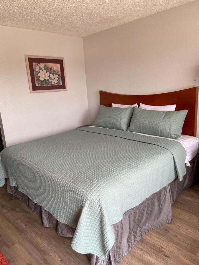 Colonial 3*