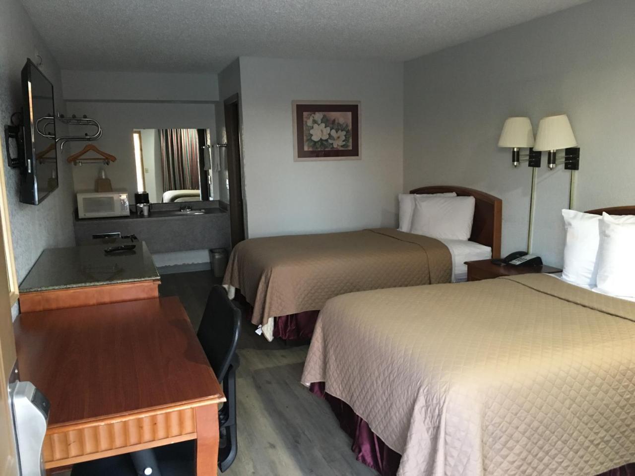 Colonial Hotel