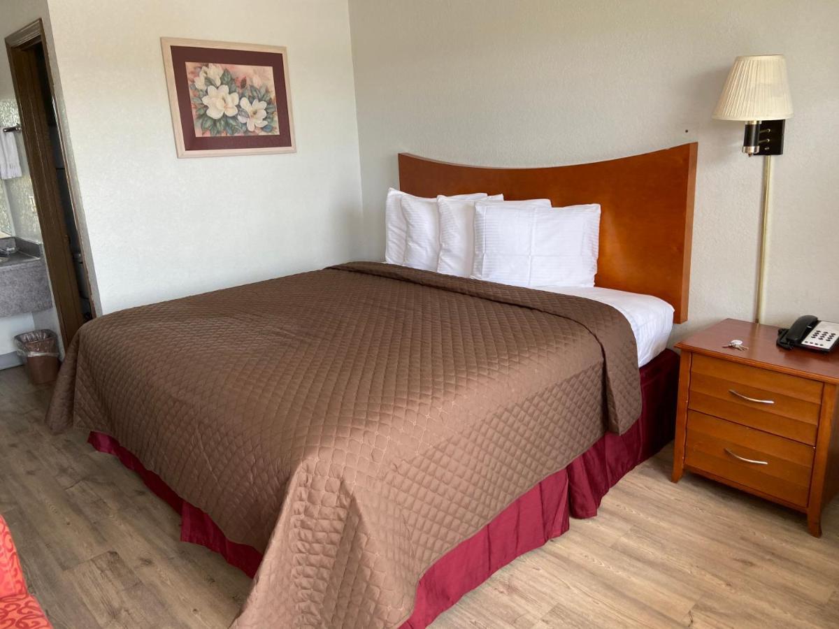 Colonial Hotel 3*