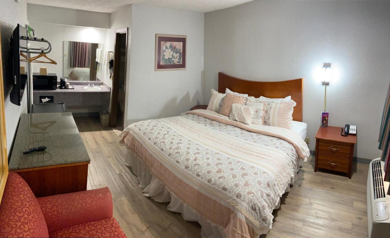 Colonial Hotel