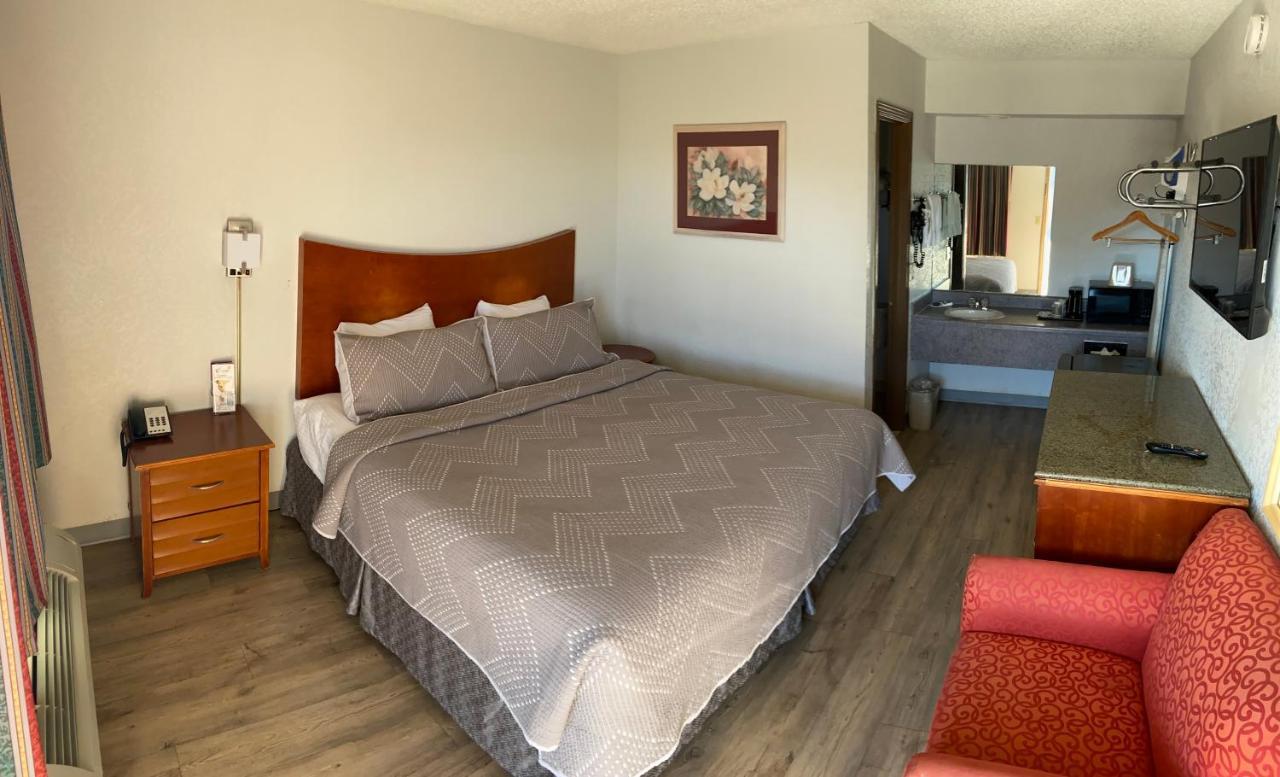 Colonial 3*