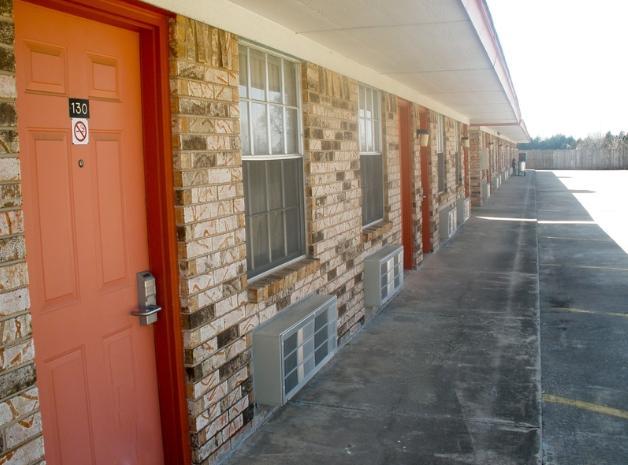 Colonial Hotel Shawnee